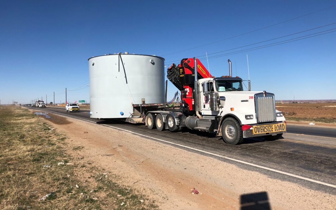 Knuckleboom crane with 1000bbl oilfield production tank