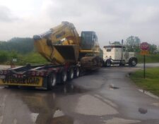 Komatsu PC 490 on a Fontaine 50 Ton Dropside trailer