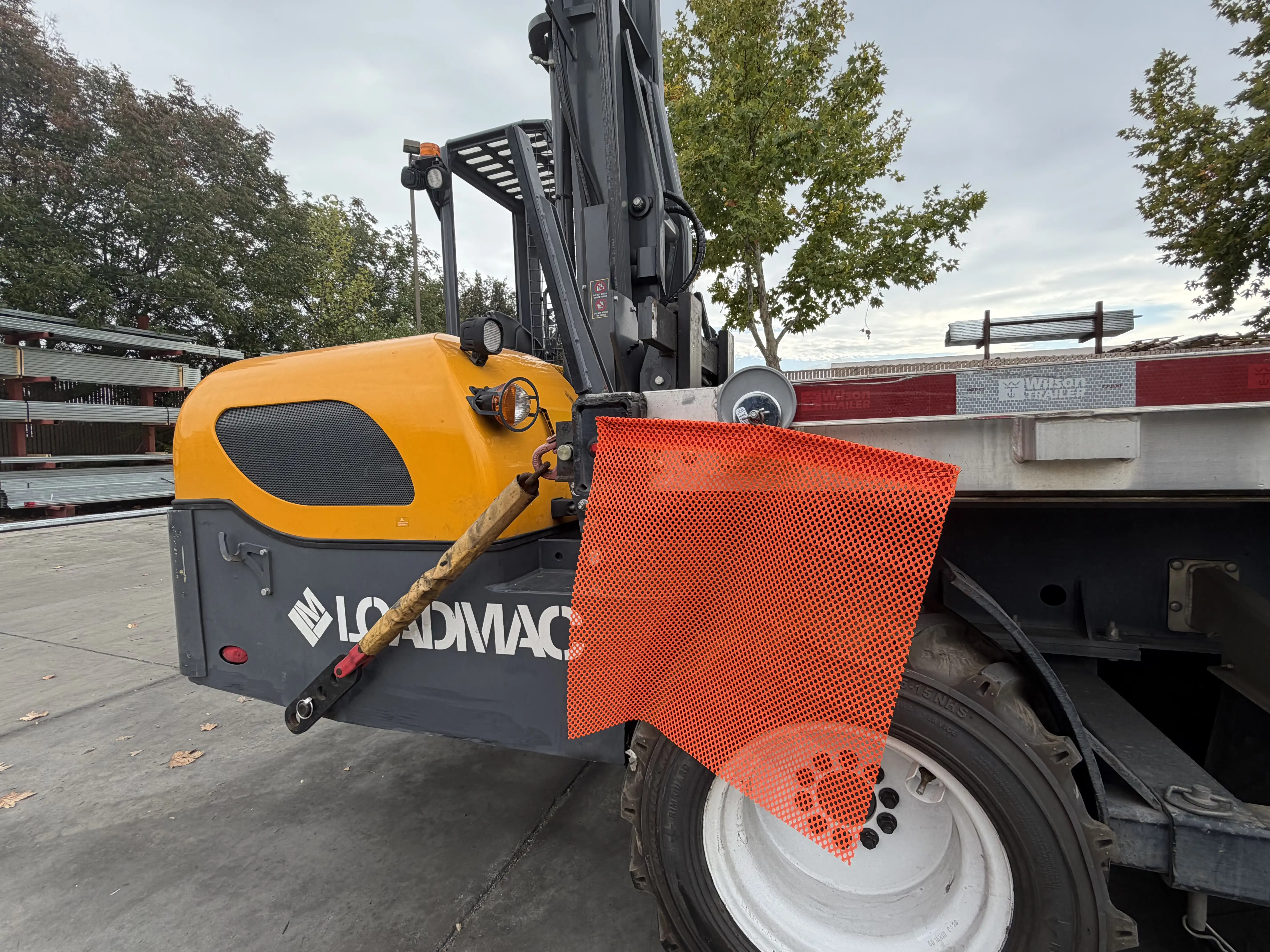 flag magnet anchor plate on a trailer with a safety flag